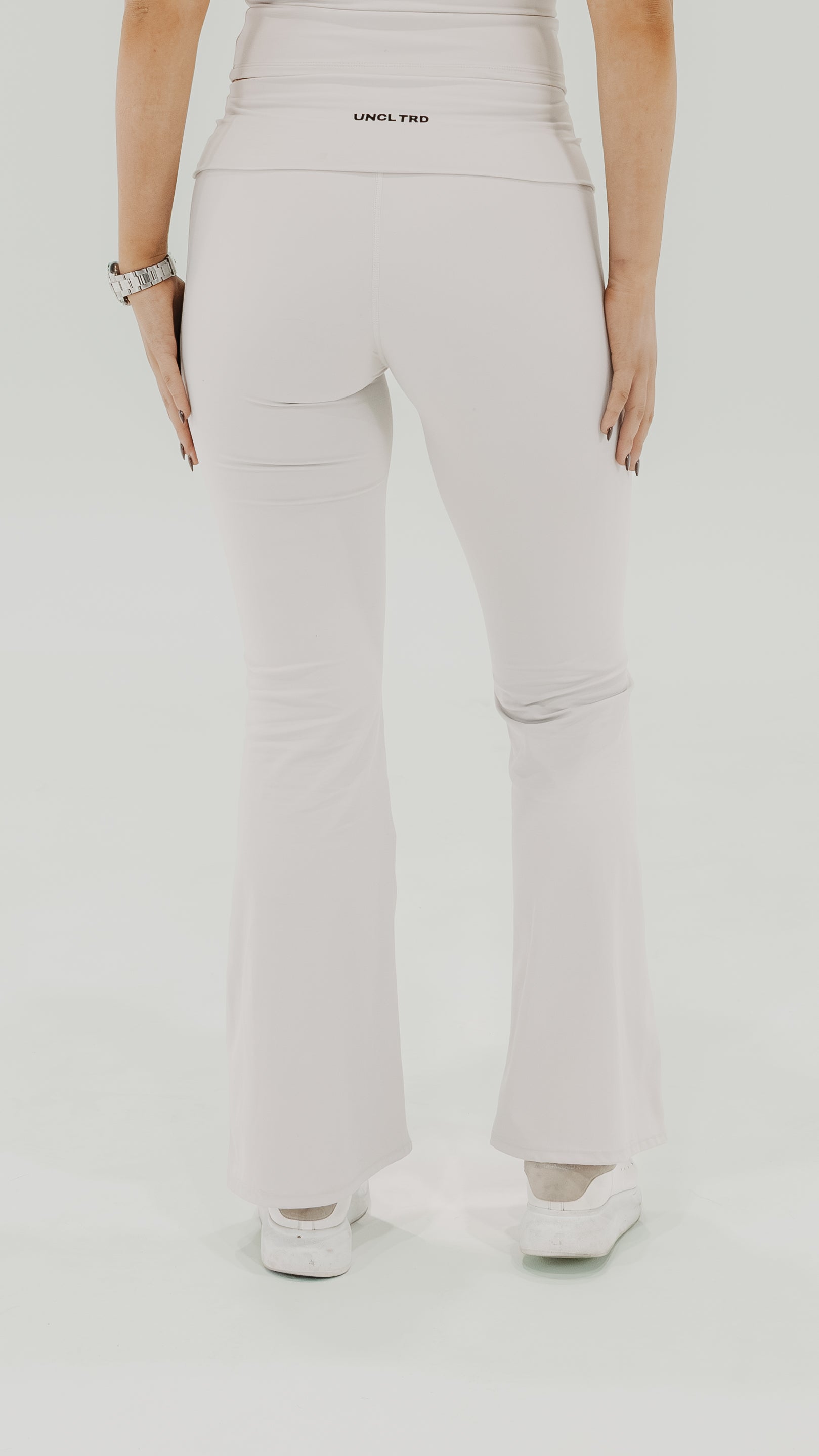 01 / Ivory Set