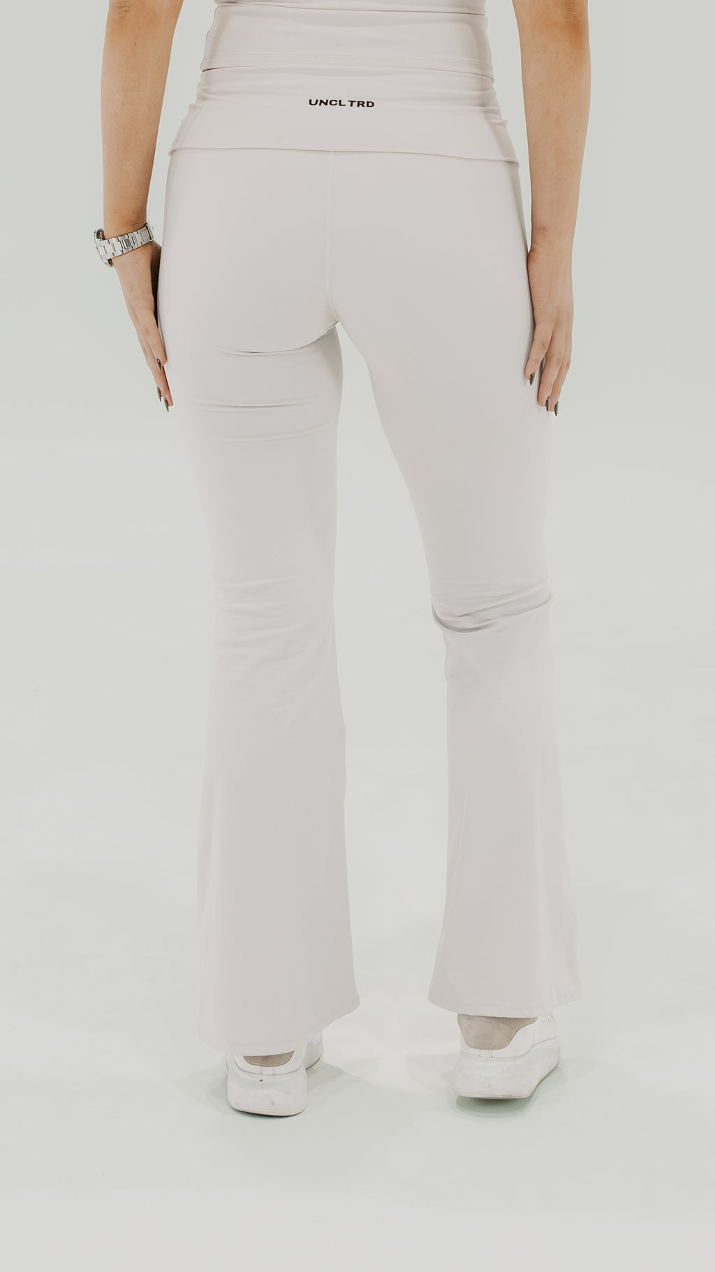 01 / Ivory Set